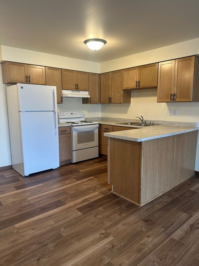 Building Photo - Shadow Creek Apartments - Remodeled!