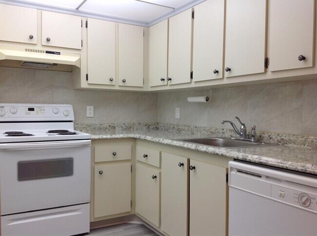 Building Photo - 1805 Eleuthera Point