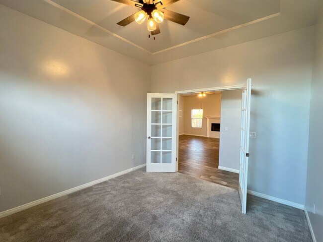 Building Photo - NORTHWEST BAKERSFIELD