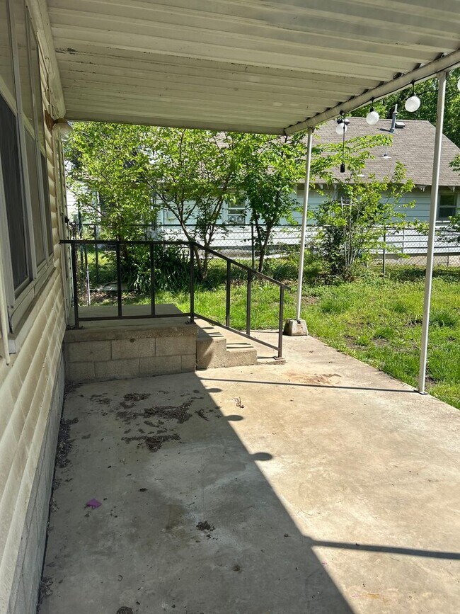 Building Photo - Adorable 2 bedroom, 1 bath Home!