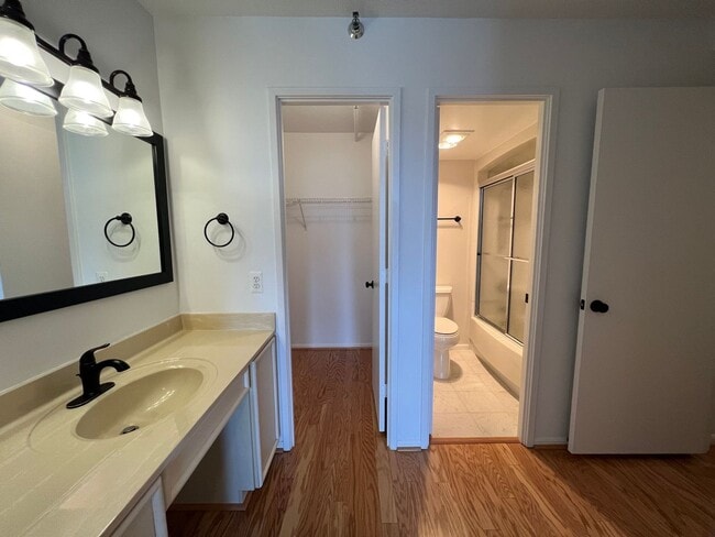 Building Photo - Luxurious 2 Bed 2 Bath Penthouse In Alta V...