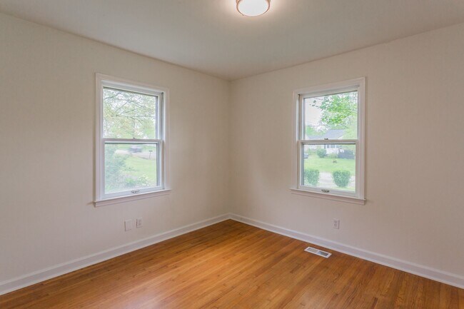 Building Photo - Single Level 3 Bedroom Home in East Ridge!