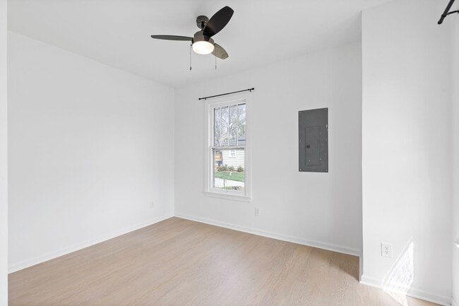 Building Photo - Charming + Modern Highland Park Home - 3 Beds, 2 Baths, Fenced Yard, + Plenty of Parking!