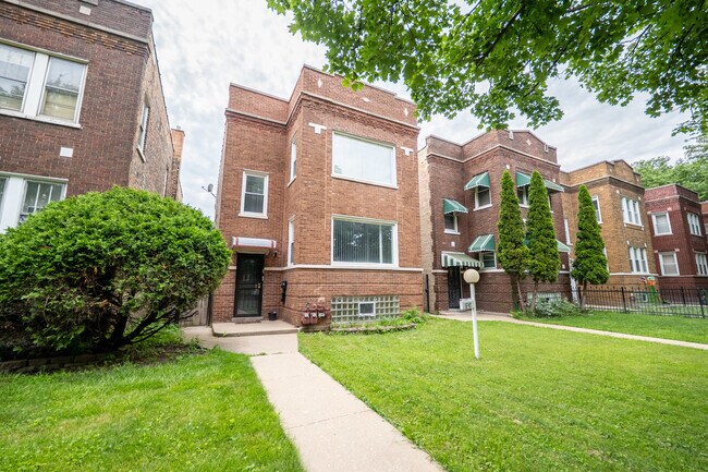 Building Photo - 1640 N Linder Ave