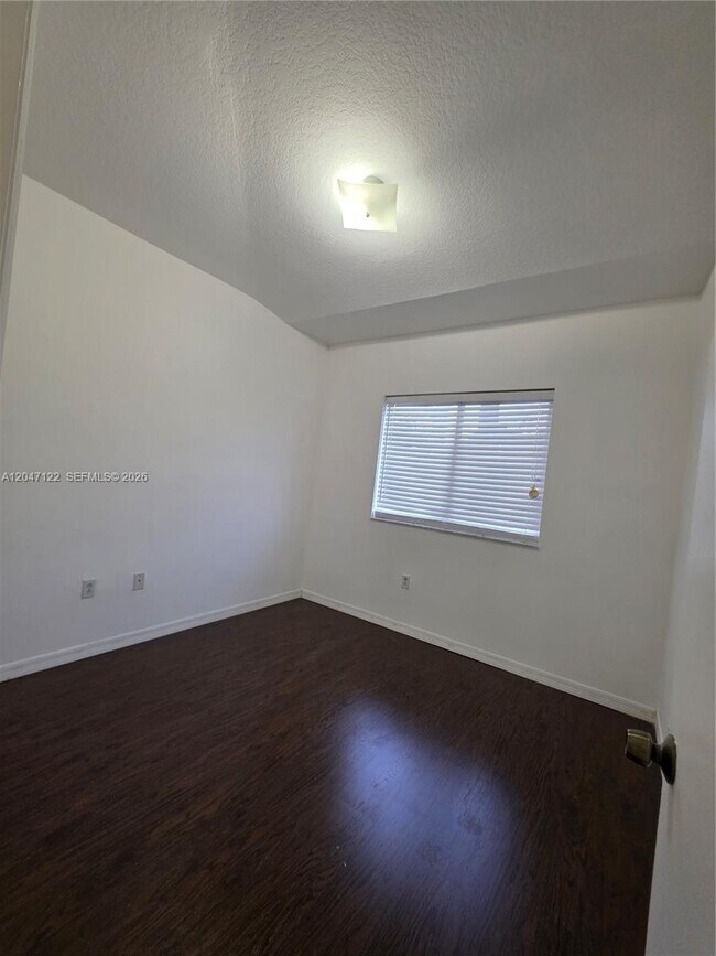 Building Photo - 3398 NE 9th Dr
