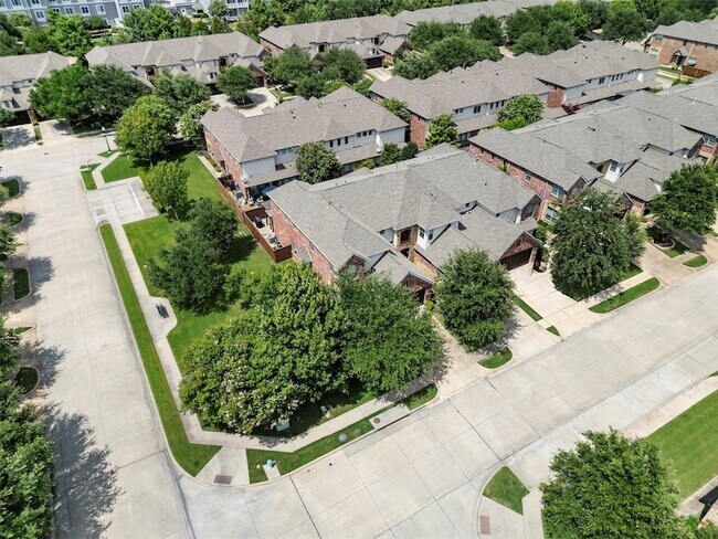Building Photo - 4829 Bayview Dr