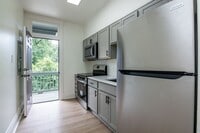 Building Photo - 1217 15th Ave S