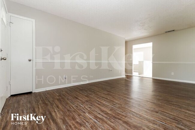 Building Photo - 1007 Park St