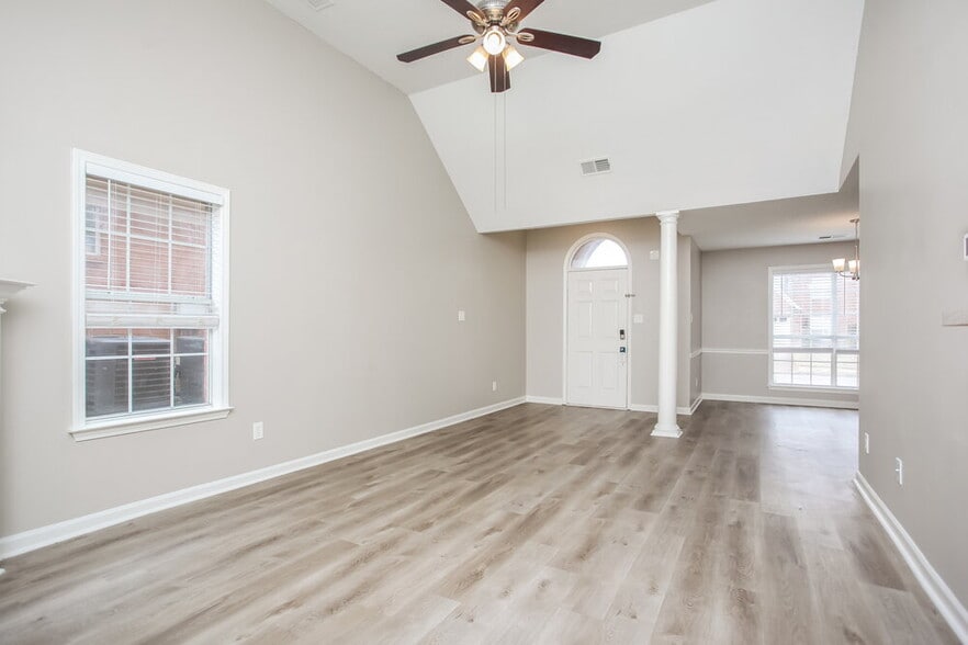 Building Photo - 1390 Bayberry Hill Dr