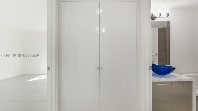 Building Photo - 850 N Miami Ave