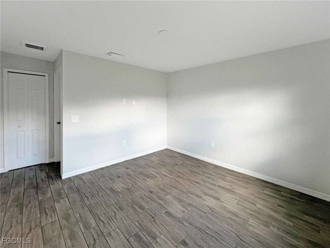 Building Photo - 1306 W 12th St