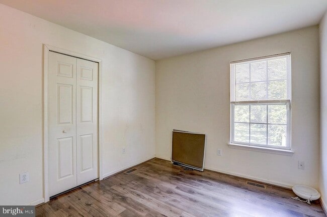 Building Photo - 156 Sweets Ave