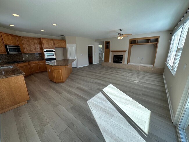 Building Photo - Gorgeous 6 Bedroom, 3 Bath Antioch Home