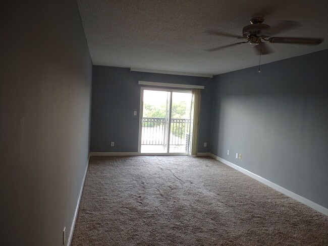 Building Photo - Marvellous Two Bedroom Condo With Perks!