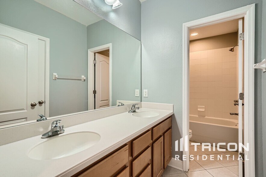 Building Photo - 7982 Camden Woods Dr