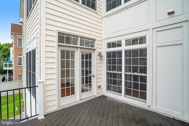 Building Photo - 24949 Bannockburn Terrace