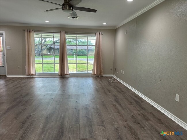 Building Photo - 1302 Canary Ln