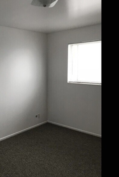 Building Photo - 109 N 400 E