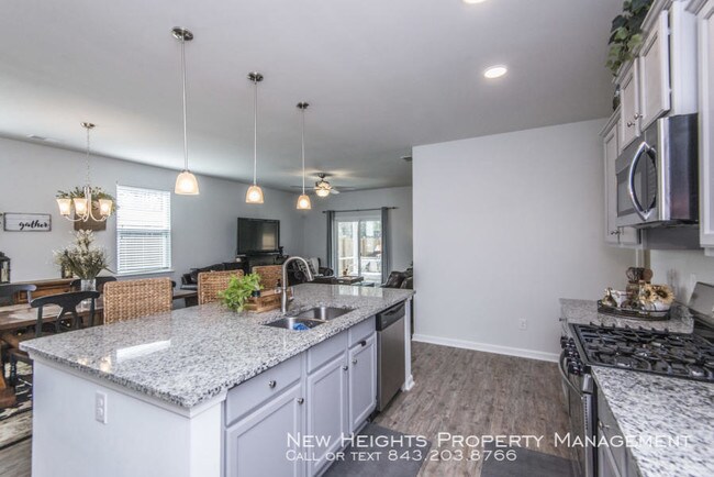 Building Photo - Gorgeous home in McKewn neighborhood!