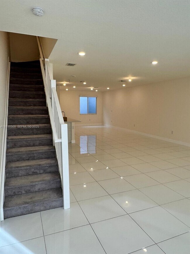 Building Photo - 10445 NW 66th St