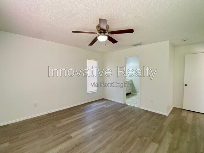 Building Photo - 6400 Lake Horseshoe Dr