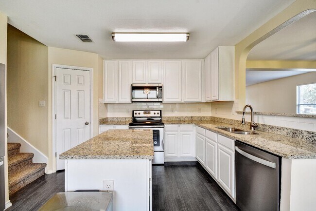 Building Photo - 410 Cardinal Way