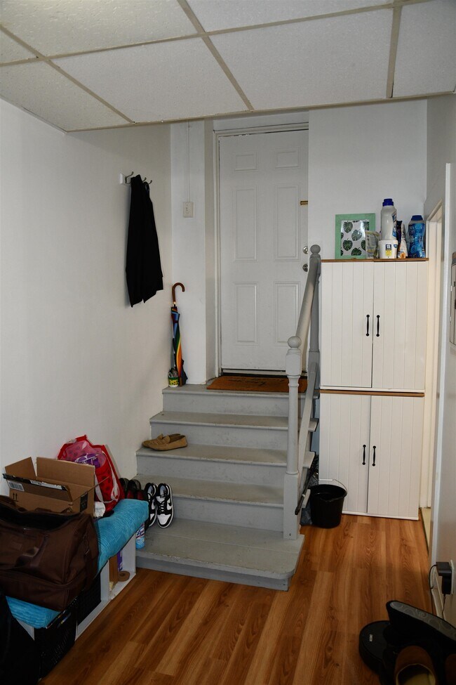 Building Photo - 203 Academy St
