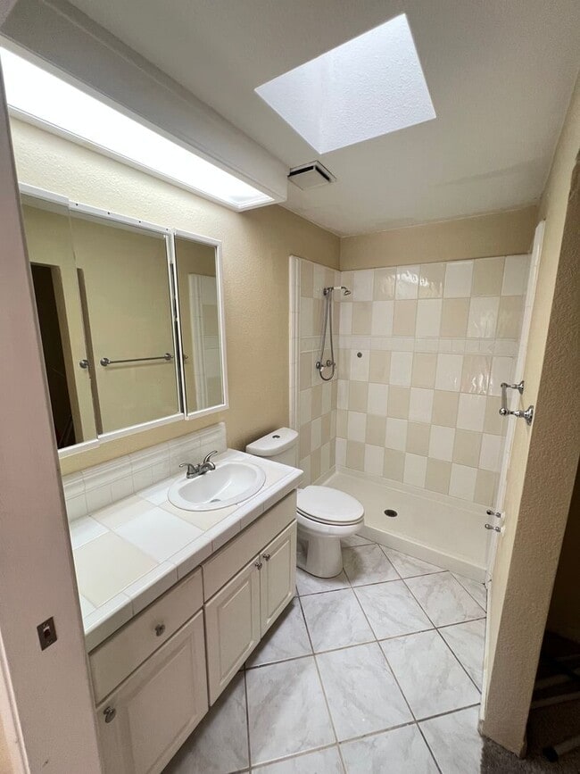 Building Photo - 3 bed 2 bath in Lincoln Village West
