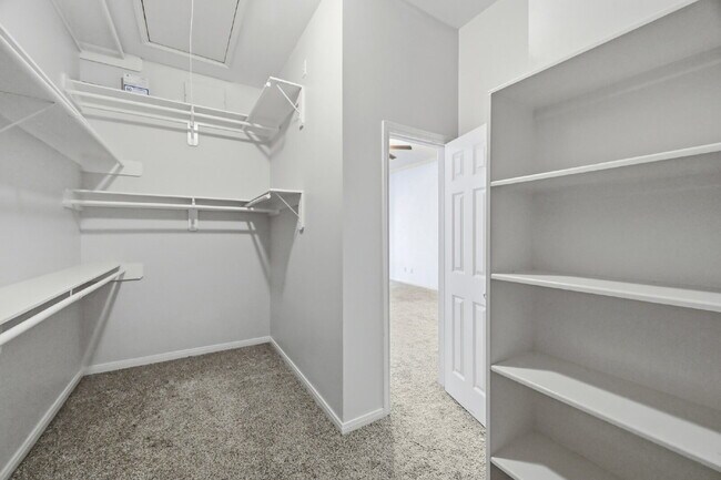 Building Photo - "Chic Urban Living: Spacious 2-Bed, 2-Bath Townhouse in Houston's Heart!"