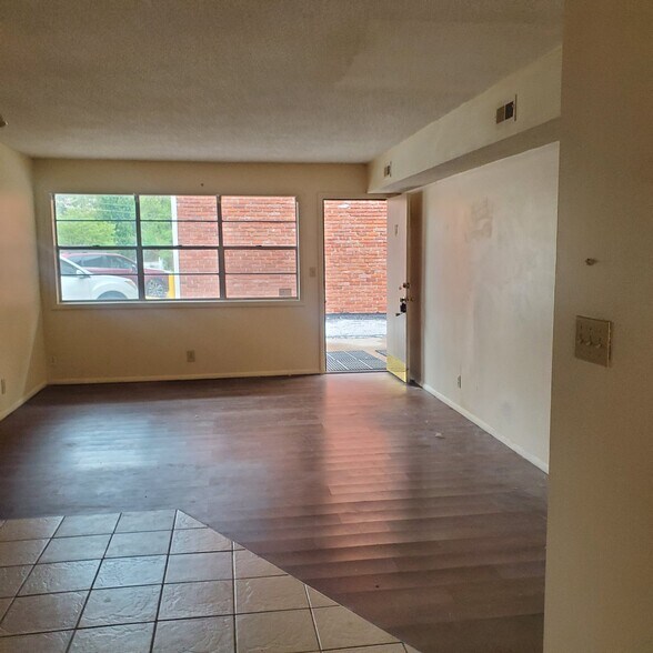 Building Photo - 1234 E Elm St