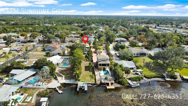 Building Photo - 3033 Pineview Dr