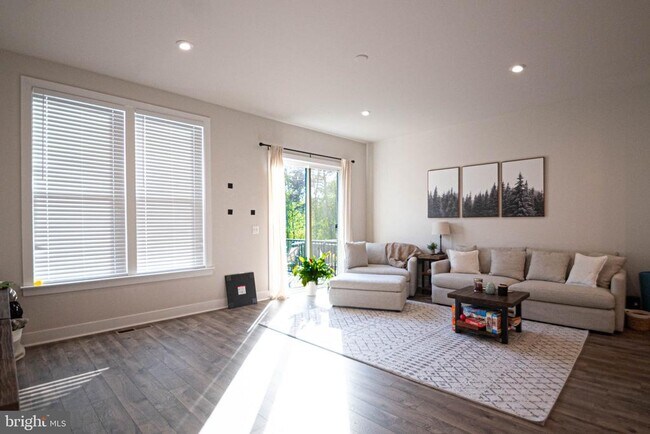 Building Photo - 2453 Liberty Lp