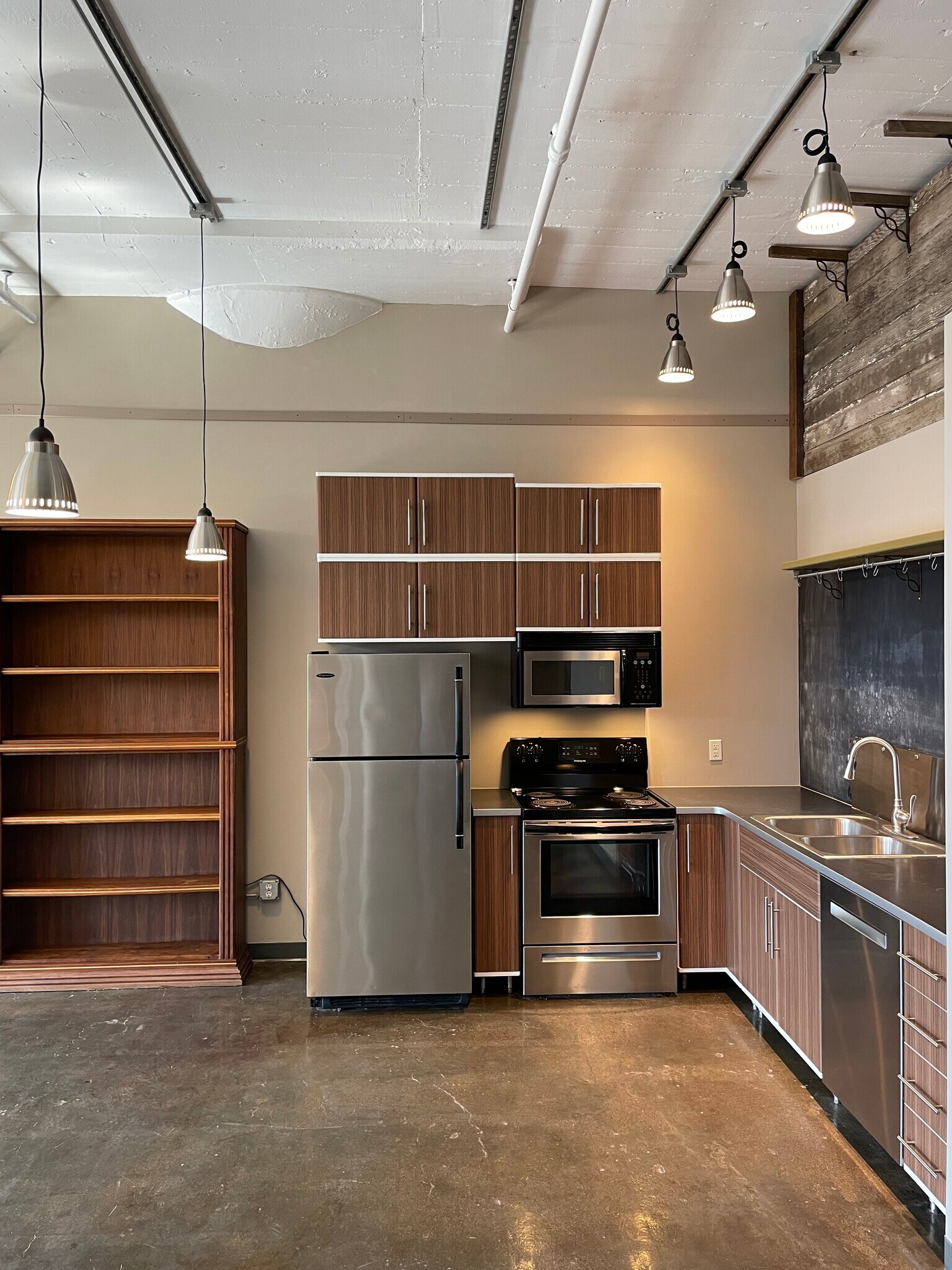 Kitchen view from Entryway - 500 Robert St N