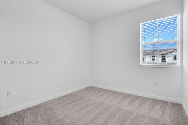 Building Photo - 2664 SE 28th St