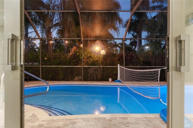 Building Photo - 1141 N North Lake Dr