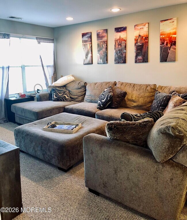 Building Photo - 398 Brookview Ct