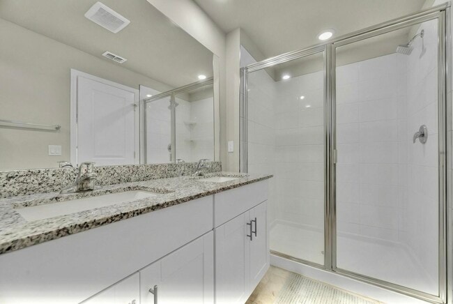 Building Photo - 3550 San Bernardino Wy