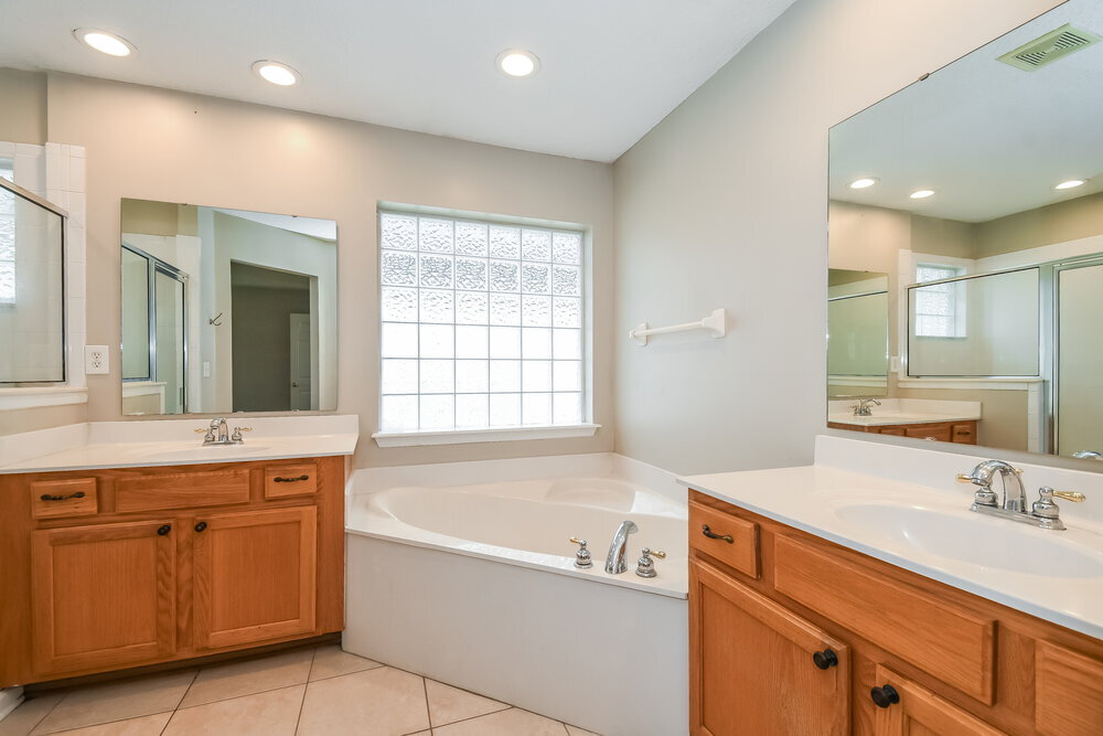 Building Photo - 9135 Prosperity Lake Dr