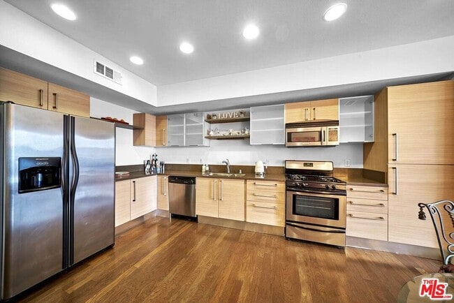 Building Photo - 1234 Wilshire Blvd