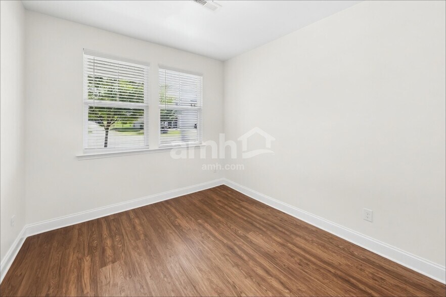 Building Photo - 165 Havenbrook Dr