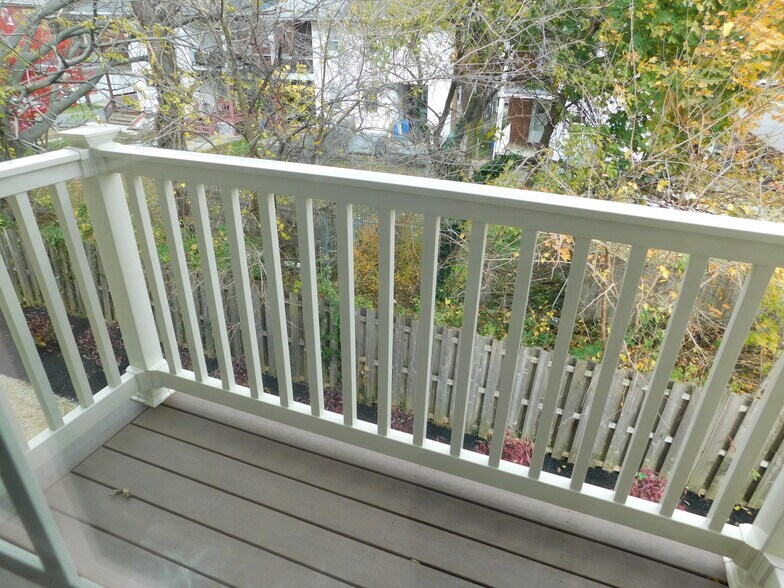 Building Photo - 1513 Maple St