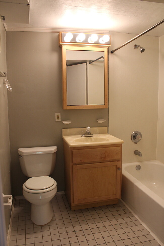 Building Photo - 295