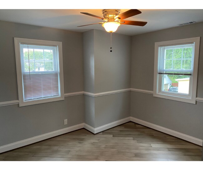 Building Photo - 4319 Kenwood Ave