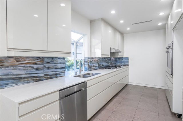 Building Photo - 15439 Vose St