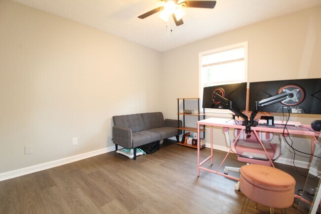 Building Photo - 3367 Oak Dr SW