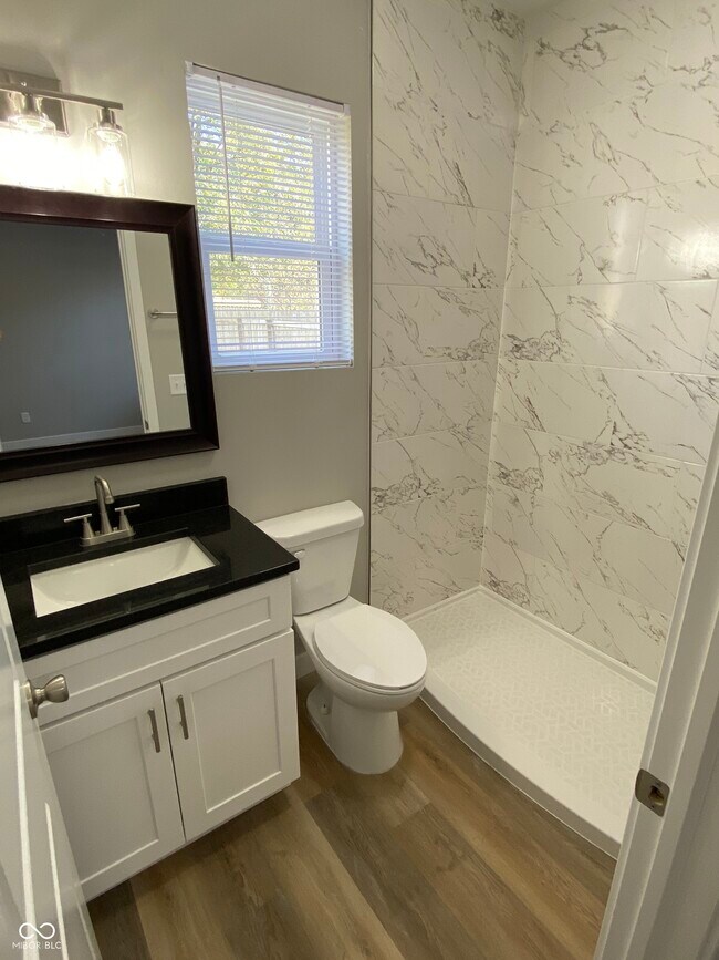 Building Photo - 931 N Beville Ave