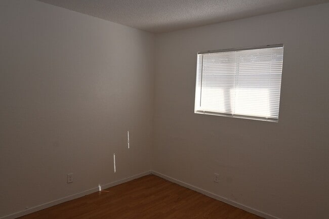 Building Photo - 2301 Stewart Ave #C C