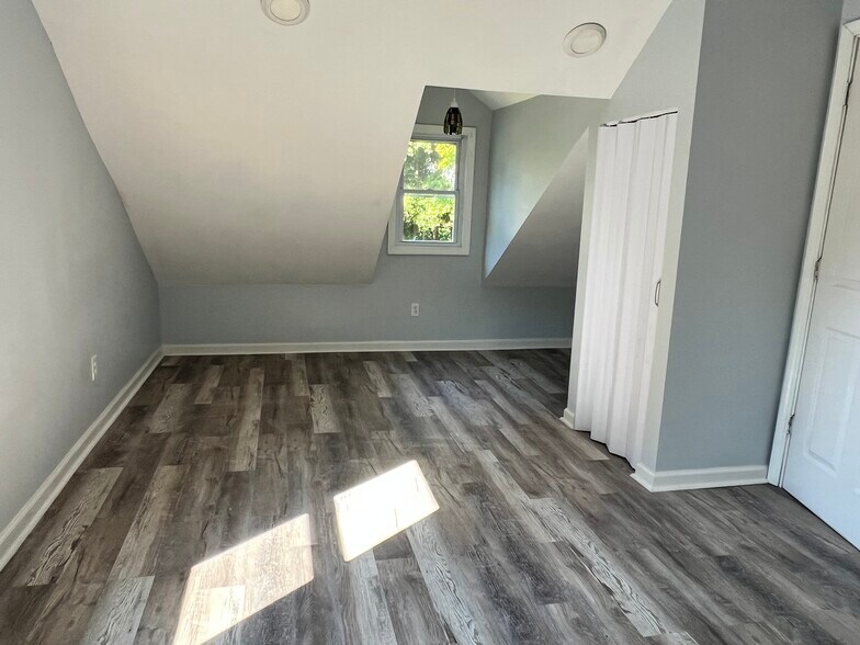 Building Photo - 4623 Grace Pl