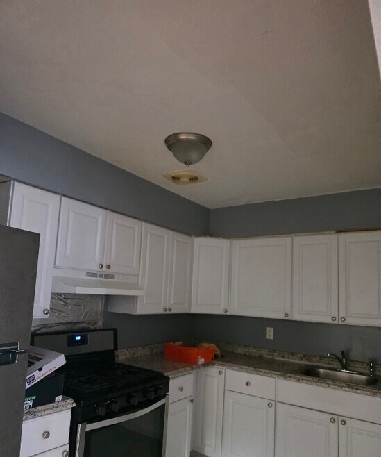 Building Photo - 108-13 49th Ave