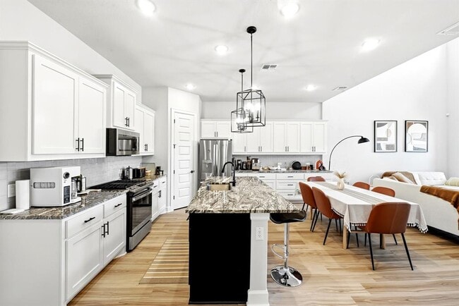 Building Photo - 2702 Sebring Cir